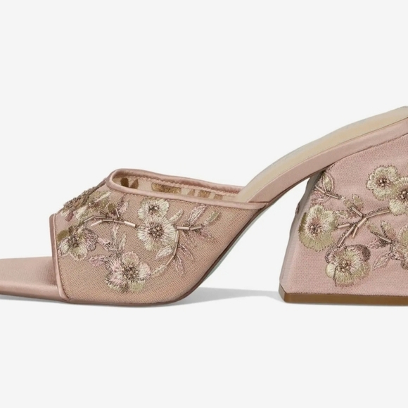 🩷🔹️Betsey Johnson🔹️blush Roo Heeled Floral Embroidered Heels Sandals - Picture 4 of 7